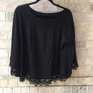Flowy black top